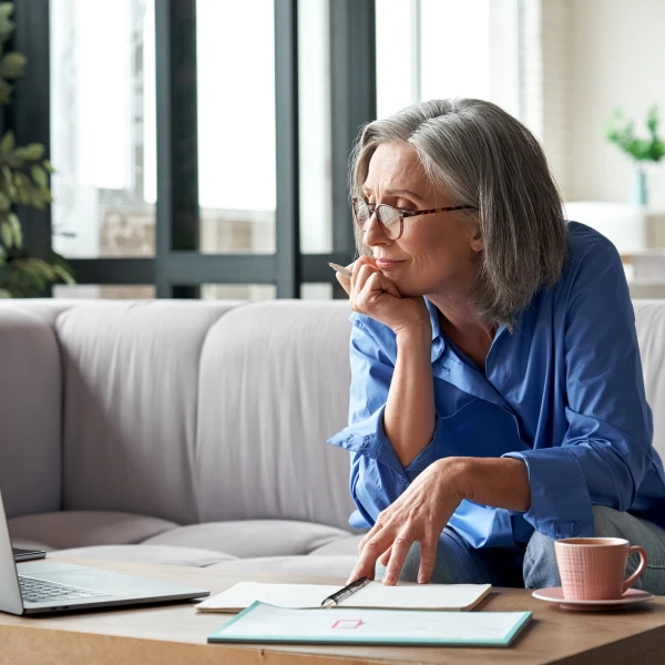 39 72 ars aldersgrense Foto i Stock Insta Photos